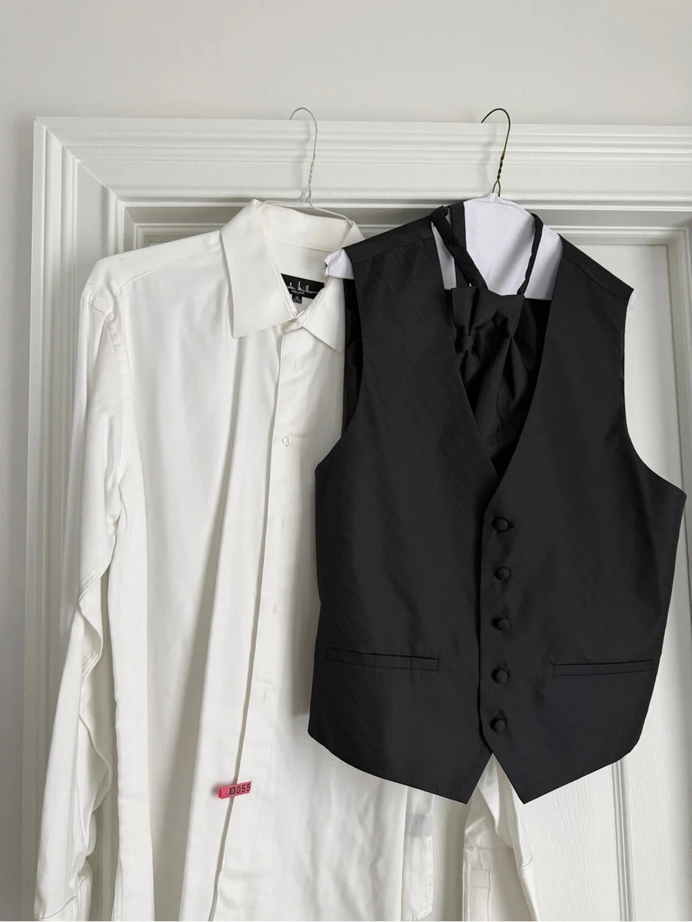 Calvin Klein Black Tuxedo Suit 42S 33x30 + Vest, Nicole Miller Shirt & 2 Ties